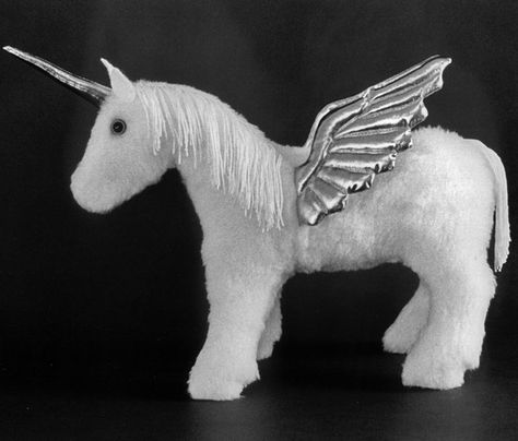 Advanced Sewing, Pegasus Unicorn, Sculpture Design, Crochet Horse, Felt Animal, Animal Crochet, Unicorn Horse, Handmade Stuff, Horse Pattern