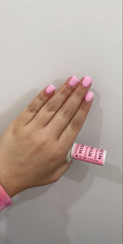 Pink Gel Colors Polish, Very Short Pink Acrylic Nails, Dnd 536 Creamy Macaroon Nails, Best Pink Gel Nail Polish, Creamy Macaroon Nail Polish, Gel Manicure Square Nails, Dnd Panther Pink, Sns Nails Colors Summer Short, Plexi Gel Nails