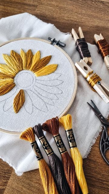 Sunflower Embroidery Pattern Design, Embroidery Sunflower Pattern, Sunflower Embroidery Pattern, Embroidery Sunflower, Cute Embroidery Patterns, Sunflower Embroidery, Embroidery Stitches Beginner, Hand Embroidery Patterns Free, New Embroidery