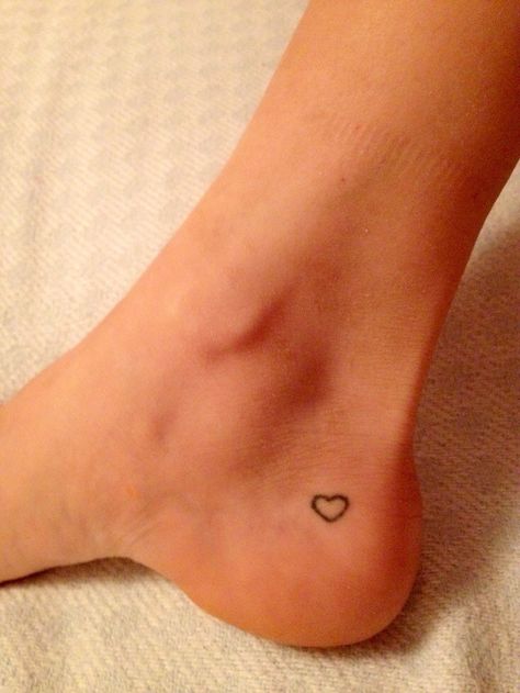 Simple heart tattoo love the placement Inner Ankle Tattoos, Heart Tattoo Ankle, Cute Ankle Tattoos, Ankle Tattoo Designs, Small Heart Tattoos, Ankle Tattoos For Women, Ankle Tattoos, Tattoo Heart, Tattoos Women