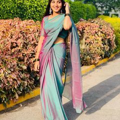 Western Saree Poses, Choli Pose, Western Saree, Kajol Saree, Saree Pose, Saree Color Combinations, Trending Saree, Dessert Thanksgiving, Saree Drapes