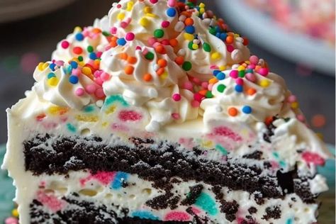 No-Bake Funfetti Oreo Icebox Cake - recipestasteful Funfetti Oreo, Oreo Icebox Cake, Funfetti Cake Mix, Lemon Bundt Cake, Store Bought Cake, Leftover Cake, Wafer Cookies, Funfetti Cake, Oreo Dessert