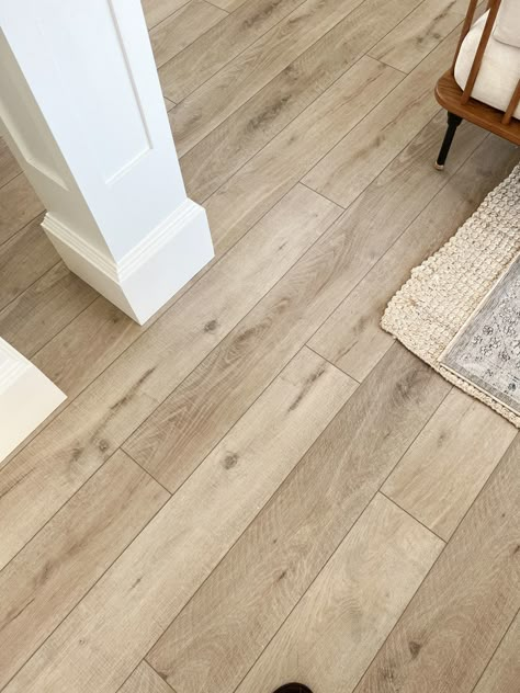 Vinyl Hardwood Flooring, Best Vinyl Plank Flooring, Oak Vinyl Plank Flooring, Lifeproof Vinyl Flooring, Living Room Floor Tiles, Room Floor Tiles, Vinyl Wood Flooring, White Oak Hardwood Floors, Classy Living Room