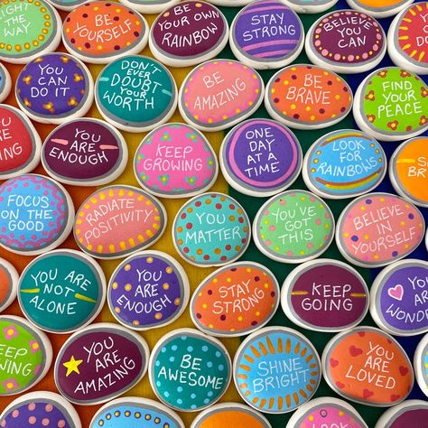 Happy Rocks Painted Stones, Positivity Pebbles, Colorful Gift Wrapping, Shredded Tissue Paper, Positive Gift, Painted Rocks Craft, Painted Rocks Diy, Rock Painting Patterns, Kindness Rocks