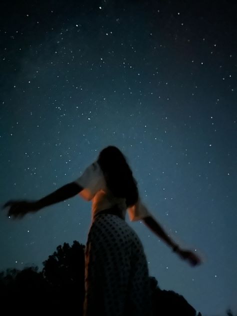 #stars #instagram #milkyway #starry #aesthetic #glamping #night #fall #girl Calm Day Aesthetic, Woman Night Aesthetic, Date Under The Stars Aesthetic, Grainy Photos Aesthetic, Aesthetic Star Pictures, Personality Aesthetic Girl, Stargaze Aesthetic, Feel Good Aesthetic Photos, Feel Free Aesthetic