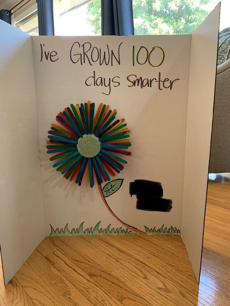 100th Day Of School Projects, 100 Días De Clases, 100th Day Of School Crafts, 100 Day Of School Project, Teacher Projects, Future Room, 100th Day Of School, Recycled Projects, Kids Diy