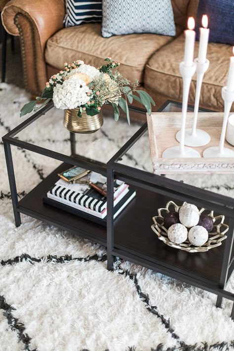 Gorgeous Living Room!! Could use the candlesticks deb gave me and spray paint them white to recreate this Ikea Side Table, Coffee Table Styling, Living Room Decor Apartment, Room Tour, A Living Room, Decorating Coffee Tables, Apartment Living Room, Table Style, Living Room Inspiration