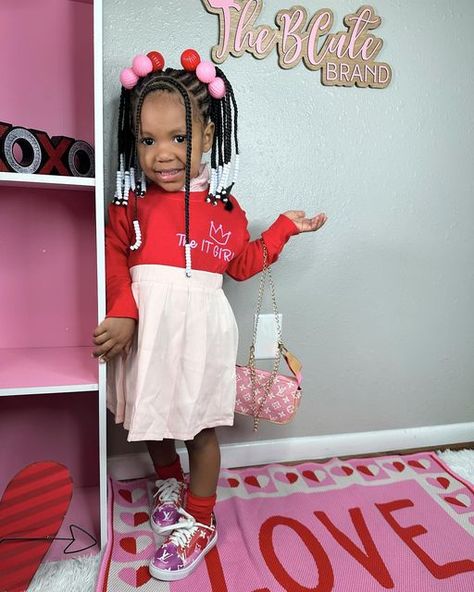 Winter Outfits Neutral, Shoes Valentines Day, Red And Pink Outfit, Girl Period, Fashion Winter Outfits, Toddler Braids, Outfits Neutral, Mommy And Baby Pictures, Kid Hairstyles