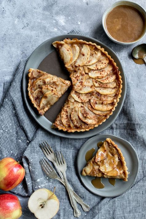 This dessert will make your whole kitchen smell like fall. The combination of sweet, seasonal apples, cinnamon and salted caramel makes the perfect treat to finish off any autumn-inspired menu. Caramel Apple Tart, Salted Caramel Sauce Recipe, Smell Like Fall, Salted Carmel, Kitchen Smells, Salted Caramel Sauce, Apple Tart, Cinnamon Vanilla, 30 Minute Meals