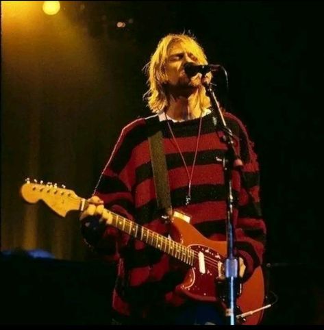 Kurt Cobain Costume, Kurt Cobain Sweater, Kurt Cobain Outfit, Harry Styles Sweater, Curco Vein, Harry Styles Cardigan, Donald Cobain, Nirvana Kurt Cobain, Nirvana Kurt