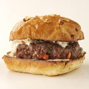 Cajun Beef Burgers Recipe Cajun Burger, Cajun Beef, Red Robin Restaurant, Restaurant Copycat Recipes, Burger Recipes Beef, Creole Mustard, Restaurant Copycat, Grilled Burgers, Copycat Restaurant Recipes