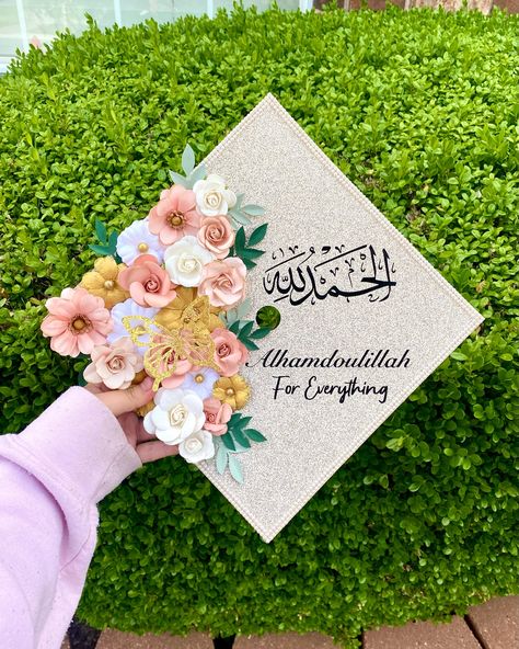 Alhamdoulillah For Everything Simple but so pretty!! ALL COMMISSIONS OPEN www.advbellearts.com __________ #advbellecaps #gradszn #classof2024 #gradcapdesign #gradcapideas Graduation Cap Designs Islam, Early Graduation Cap Ideas, Muslim Graduation Cap, Pretty Graduation Cap, Graduation Caps Decorated, Cap Graduation Decoration, 2025 Graduate, Grad Cap Decorated, Grad Hat