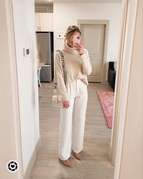 Business Casual Outfits White Pants, White Straight Pants Outfit, Flare Pants Outfit Winter, Beige Heels Outfit, Cactus Photoshoot, White Straight Pants, White Trousers Outfit, Kitten Heels Outfit, Spring Workwear