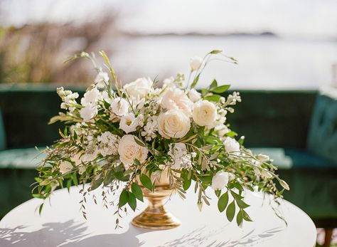 White Green Centerpiece, Gold And Green Wedding Centerpieces, Centerpieces Wedding Gold, White Gold Centerpieces, Vases For Wedding Centerpieces, White And Gold Wedding Ceremony, Green And Gold Flower Arrangements, Elegant Irish Wedding, Low Flower Centerpieces Wedding