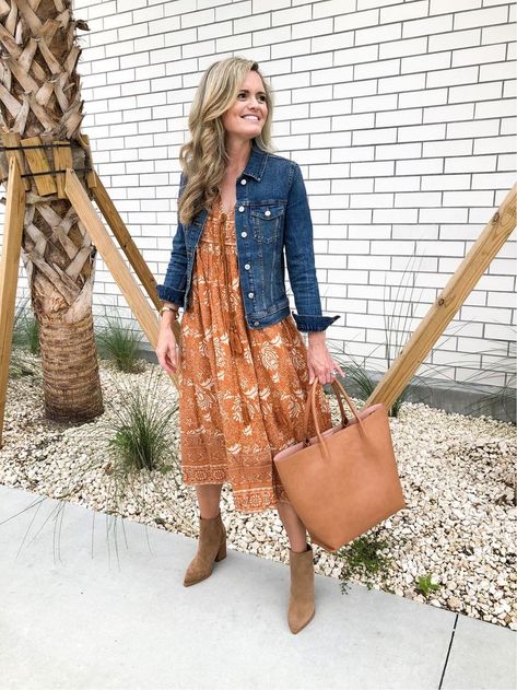 Church Outfit Women, Church Outfit Spring, Church Outfit Fall, Chic Fall Outfit, Outfit For Church, Denim Jacket Outfit, Dress With Jean Jacket, Estilo Country, Denim Jacket With Dress