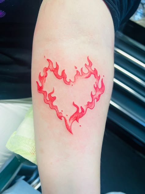 Flame Heart Tattoo Design, Red Flame Heart Tattoo, Pink Flame Tattoo, Red Aries Tattoo, Lightning Heart Tattoo, Red Fire Tattoo, Heart Fire Tattoo, Heart Flame Tattoo, Flame Heart Tattoo