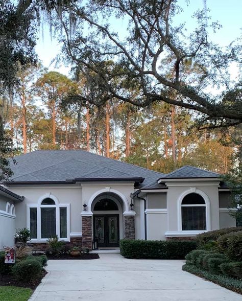 Repose gray by sherwin-Williams house color. Dovetail sherwin-Williams adorns the accent trim. Pure white by sherwin-Williams trim, Black fox sherwin-Williams on doors and garage. He used a primer by sherwin-Williams to prep the house initially. Entire home was rolled not spayed. Repose Gray Stucco Exterior, Exterior Paint Colors For House Gray White Trim Black Doors, Sw Agreeable Gray Exterior, Repose Grey, Exterior Ranch Homes, Stucco House Colors, Outdoor House Paint, California Farmhouse, Stucco Paint