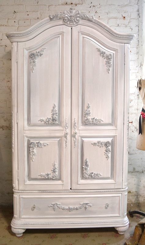 Diy Furniture Appliques, French Cupboard, White Armoire, French Furniture Bedroom, Cupboard Paint, Armoire Makeover, Fancy Bedroom, Green Living Room Decor, Classical Interior