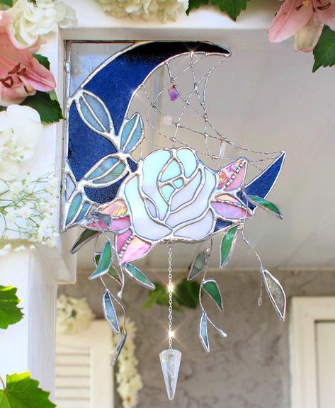 The Midnight Rose Celestial Crystal Dreamcatcher !! 🌙 Cd Diy, L'art Du Vitrail, Stained Glass Sun, Celestial Crystal, Stained Glass Diy, Stained Glass Crafts, Stained Glass Projects, Sea Glass Art, Stained Glass Patterns