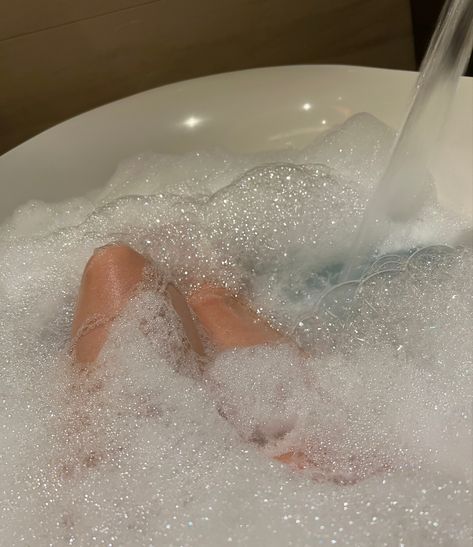 Bubble bath Luxury Bubble Bath Aesthetic, Bubble Bath Aesthetic Night, Pippa Grant, Gigi Cosmetics, Scout Aesthetic, Bubble Bath Aesthetic, Bathtub Aesthetic, Milk Baths, Bath Bubbles