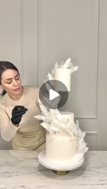 El ios cakes on Instagram: "Floating cakes giving guests the illusion of space and light! 
Can you imagine their reaction seeing this? ✨
@prop.options Floating stand ✨
.
.
.
#cake #cakevideo #weddingcake #weddingdestination #elegantcake #feathercake #wedding #santoriniwedding #greecewedding #weddinginspiration #floatingcake #waferpaper #waferpapercake" Engage Cake Ideas, Floating Wedding Cake Ideas, Floating Tier Cake, Wedding Cake For 100 Guests, Floating Cake Ideas, Cake With Fairy Lights, Wedding Cake Stand Ideas, Wedding Cake 2024, Cake Stand Decor Ideas