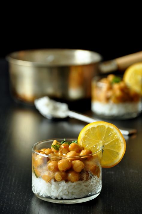 Rice Presentation Ideas, Indian Wedding Food, Curry Chickpeas, Indian Food Photography, Kitchen Indian, Private Kitchen, Catering Ideas Food, Food Displays, Catering Food