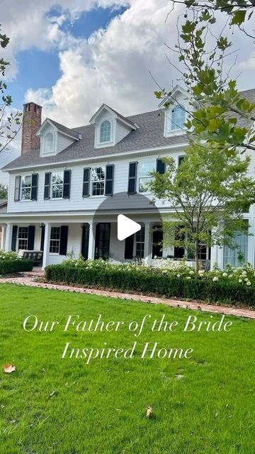 Lezley Nugent & Sylvia Scott on Instagram: "Who loved the movie, ‘Father of the Bride?’ This house is giving ALL the FOTB feels. So warm, so cozy, so perfect!  We’d love to help you find your dream home. Let’s connect.  🎥 courtesy of @emily.riter  . #luxuryrealestate #luxurylifestyle #dreamhome #luxuryhomes #sellingdallas #dallasrealestate #dallasrealestateagent" Colonial Revival House Interior, Father Of The Bride House Interior, Father Of The Bride House Aesthetic, Father Of The Bride House, Colonial House Interior Design, Backyard Christmas, Colonial House Interior, Colonial Revival House, New England Colonial