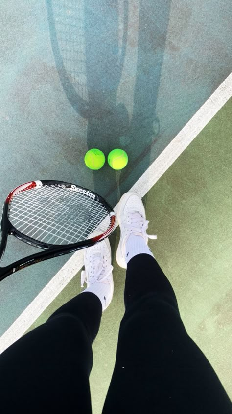 Tenis Fake Story, Cute Sport Outfits, Aesthetic Apps Games, Happy Birthday Clip, Linen Dress Pattern, Sports Couples, Tennis Photos, Tennis Aesthetic, Tennis Life