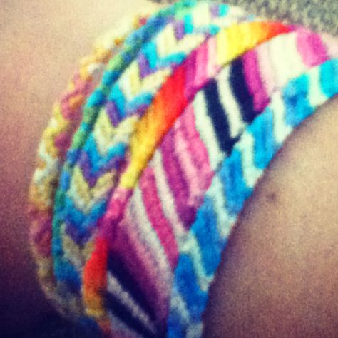 Homemade friendship bracelets! Re-pin and comment if you want one :) Homemade Friendship Bracelets, 90s Mood Board, Old School Things, 90s Mood, Library Program Ideas, Childhood Memories 80s, 80s Childhood, I Love The 80s, The Wonder Years