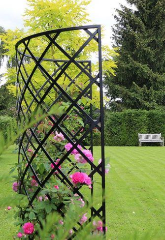 Exedra half round Garden Obelisk. Height 180 cm. Galvanised steel Modern Garden Trellis, Garden Trellis Designs, Standing Garden, Large Trellis, Iron Trellis, Round Garden, Metal Trellis, Contemporary Garden Design, Rose Trellis