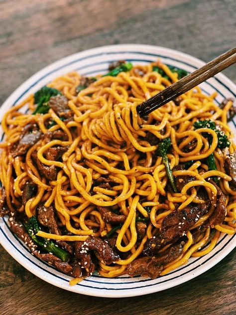 Who doesn’t love a delicious and easy one-pot dinner?Combing two classic recipes that everyone loves, let’s make Beef and Broccoli Noodles! Beef Broccoli Noodles, Beef And Broccoli Noodles, Broccoli Noodles, Tiffy Cooks, Authentic Asian Recipes, Beef Broccoli, Asian Noodle Recipes, Beef And Broccoli, Classic Recipes