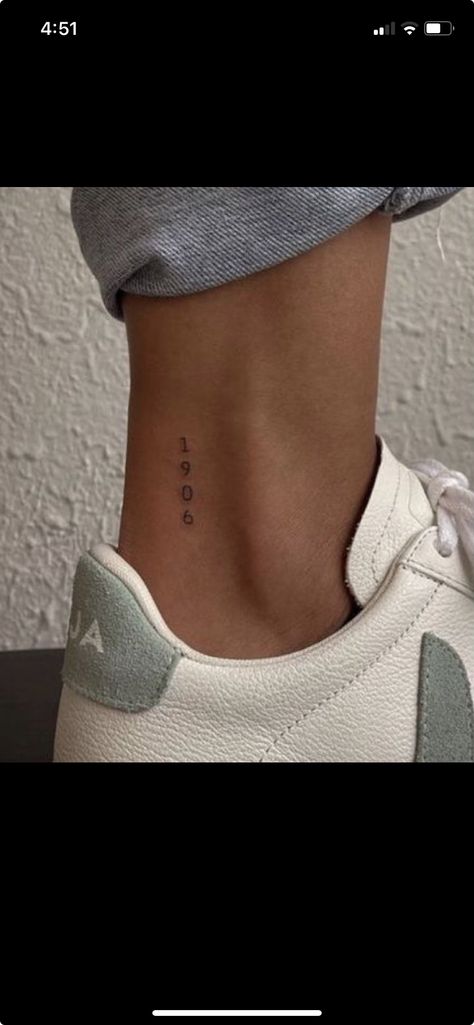 Minimalistic Hip Tattoo, Simple Rib Tattoo, Dainty Tattoo Placement, Teeny Tattoos, Cage Tattoos, Ribcage Tattoo, Dainty Tattoos, Rib Tattoo, Hip Tattoo