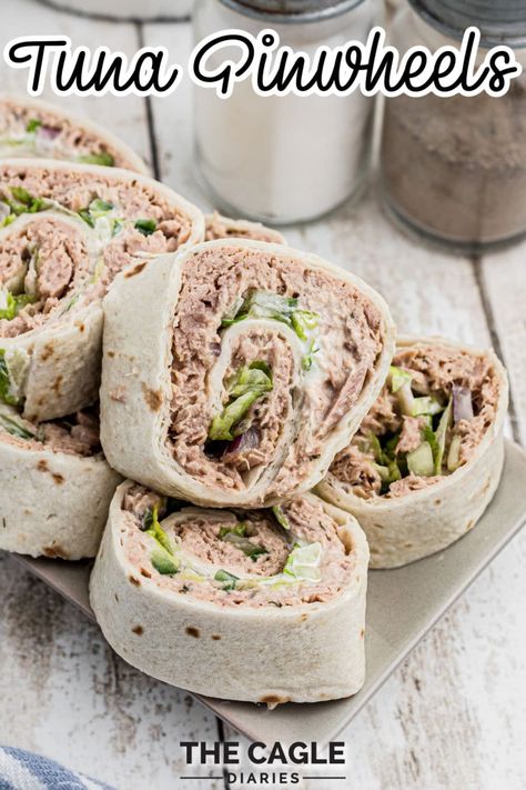 Tuna Pinwheels, Quick Tuna Recipes, Pinwheel Sandwiches, Pinwheels Recipe, Healthy Foods To Make, Pinwheel Appetizers, Healthy Lunches For Work, Healthy Food Habits, Pinwheel Recipes