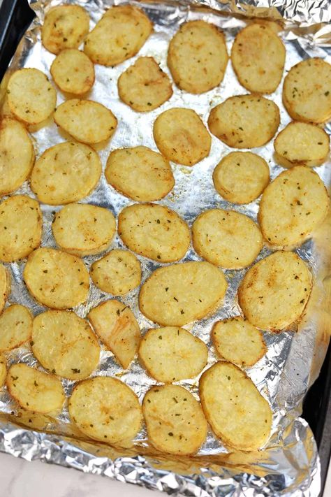 Baked Sliced Potatoes (Oven Baked Potato Slices) Oven Baked Sliced Potatoes, Sliced Baked Potatoes, Toasted Potatoes, Potatoes Oven, Oven Baked Potato, Baked Potato Slices, Canned Potatoes, Potato Slices, Potatoes In Oven