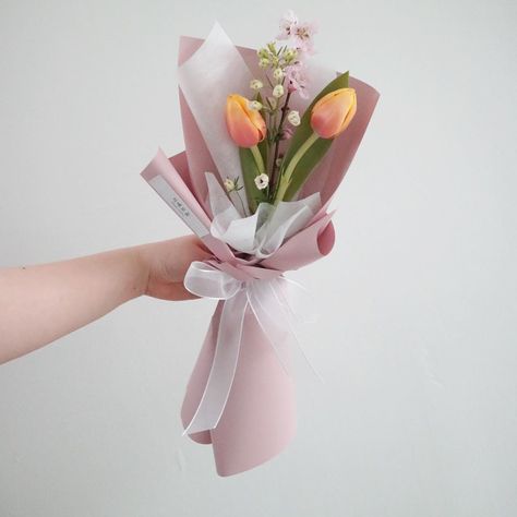 Soap Flowers Bouquet, Single Flower Bouquet, Soap Flowers, Diy Bouquet Wrap, Flower Bouquet Diy, Flower Box Gift, Boquette Flowers, Tulip Bouquet, Hand Bouquet