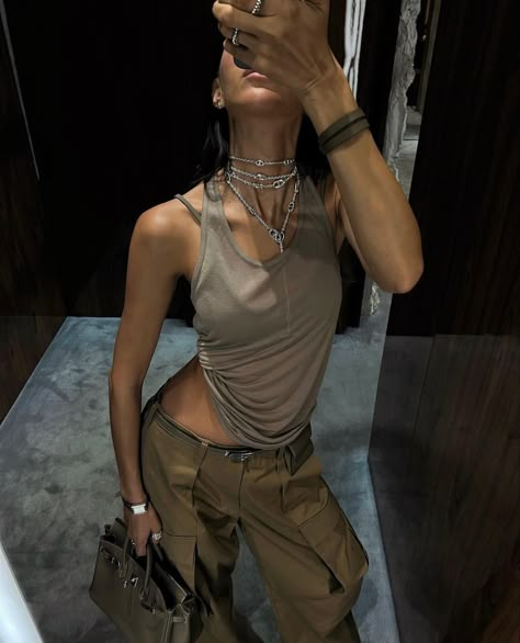 Silver Jewelry. Layered Necklaces. Monochromatic Outfit. Brown Outfit. Hermes Birkin. Origami Pants, Outfit Brown, Monochromatic Outfit, Denim On Denim, Future Outfit, Brown Outfit, Fire Fits, Cotton Pants, Hermes Birkin