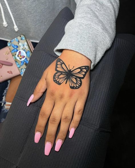 Small Dope Tattoos, Black Butterfly Tattoo, Mandala Hand Tattoos, Butterfly Hand Tattoo, Hand Tattoos For Girls, Cute Hand Tattoos, Pretty Hand Tattoos, Butterfly Tattoos For Women, Pretty Tattoos For Women