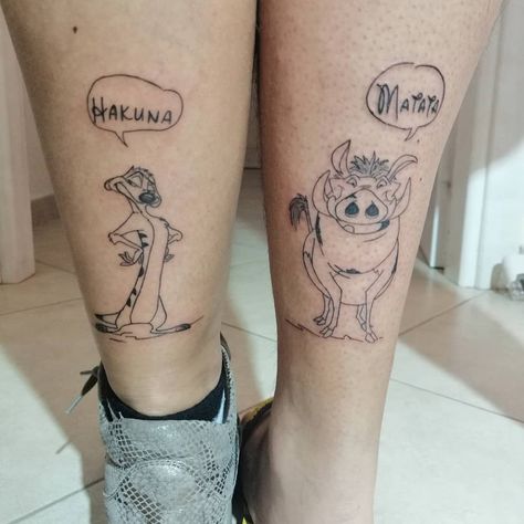 Hakuna Matata Ankle Tattoo -cristal_tattooo Matching Disney Tattoos, Bro Tattoos, Disney Couple Tattoos, Hakuna Matata Tattoo, Matching Tattoos For Siblings, Disney Inspired Tattoos, Cute Sister Tattoos, Mama Tattoo, Brother Sister Tattoo