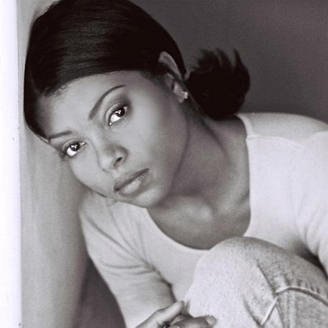 330 mil Me gusta, 2,237 comentarios - taraji p henson (@tarajiphenson) en Instagram: "💋💋💋 #tbt My first head shot!!! I was 26 playing 16 😘 #Repost @itspaulgregory ・・・ Throwback to an…" Taraji P Henson 90s, Black Actresses Headshots, Taraji P Henson Quotes, Taraji P Henson Selfie, Taraji P Henson Hidden Figures, Taraji P Henson Empire, Janet Jackson Videos, Taraji Henson, Black Supermodels