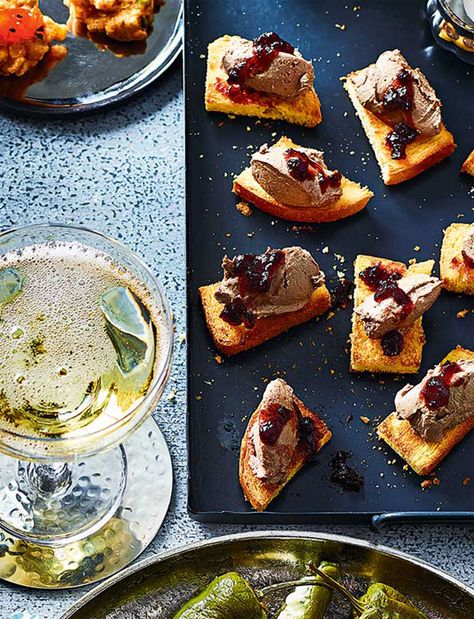 A speedy pâté that can be prepped in as little as 15 minutes, perfect on brioche as a Christmas party canapé Christmas Canapés, Party Canapes, Christmas Canapes, Liverwurst, Christmas Starters, Canapes Recipes, Brioche Recipe, Chicken Liver Pate, Buffet Ideas