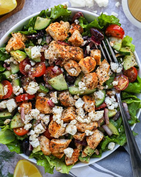 Greek Salad With Chicken, Toasted Chickpeas, Best Greek Salad, Greek Chicken Salad, Greek Dressing, Salad With Chicken, Quick Meal Prep, Crunchy Salad, Easy Healthy Lunches