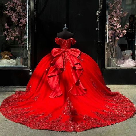 Red Quinceanera Dresses With Bow, Red Big Dress, Xv Dresses Red, Red Theme Quinceanera Ideas, Dresses Quinceanera Red, Red 15 Dresses Quinceanera, Silver Quince Dresses, Quince Hair Ideas, Dark Red Quinceanera Dresses