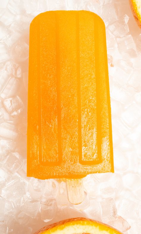 This easy recipe for orange popsicles requires just two ingredients! Perfect dessert for summer that kids love to help make. Alcoholic Popsicle Recipes, Wine Gummy Bears, Watermelon Balls, Healthy Ice Pops, Fruit Pie Recipes, Homemade Popsicle Recipes, Recipes For One Person, Orange Popsicles, Homemade Crunchwrap