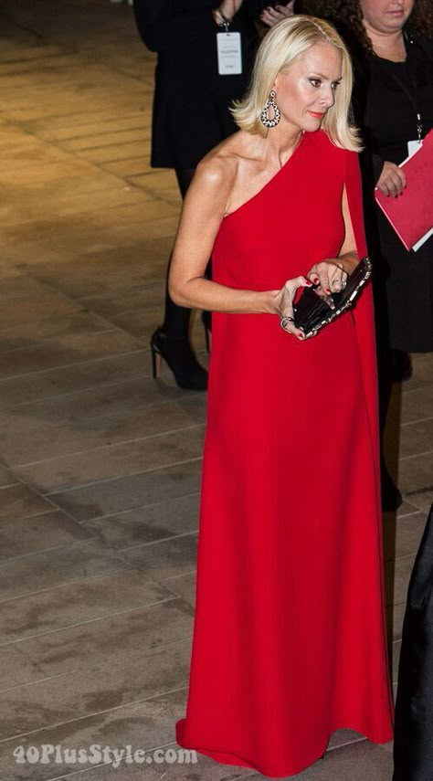 Camuto Red Gown Bold Valentino Gala Looks | 40plusstyle.com Luxury Red Maxi Dress For Evening Wear, Gala Dresses Long Formal Gowns Elegant, Bold Formal Dresses, Red Gown Elegant, Luxury Red Maxi Dress For Gala, Red Black Tie Dress, Red Festive Maxi Gown, Red Gowns Elegant, Red One-shoulder Maxi Dress For Gala