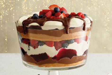 Berry Trifle Recipe, Mini Trifle, Fruit Trifle, Almond Brittle, Berry Trifle, Chocolate Trifle, Chocolate Custard, Xmas Treats, Trifle Bowl