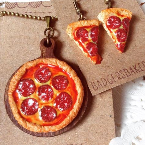 Karolina M on Instagram: "#Pizza earrings plus necklace #foodjewelry 🍕" Pizza Necklace, Miniature Pizza, Pizza Earrings, Hazelnut Cake, Wooden Paddle, Miniature Food Jewelry, Green Pepper, Fake Bake, Tiny Food