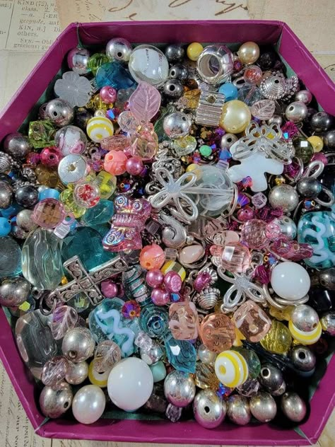 Scene Kandi, Cute Beads, Bead Soup, Inch Bag, Friendship Bracelets Designs, Spring Mix, Jewerly Beads, Fun Crafts To Do, Gold And Silver Bracelets