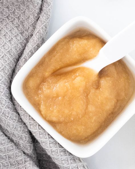 Pear Purée with Optional Cinnamon - My Baby Eats Pear Baby Puree, Baby Food Combinations, Starting Solid Foods, Pear Puree, Bartlett Pears, Baby Cereal, Starting Solids, Baby Foods, Baby Puree