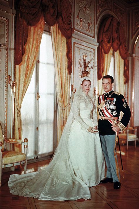 Grace Kelly and Prince Rainier of Monaco in 1956. Kelly wore a gown by MGM costumer Helen Rose, who had dressed her for her films High Society and The Swan.   - MarieClaire.com Princess Grace Wedding Dress, Grace Kelly Wedding Dress, Grace Wedding Dress, Klasik Hollywood, Grace Kelly Wedding, Famous Wedding Dresses, Expensive Wedding Dress, Helen Rose, Royal Wedding Gowns