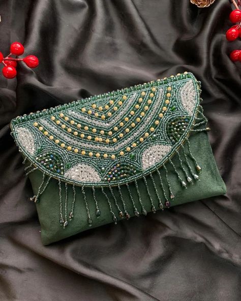 🆕New Envelope Purse 🆕 Available in 5 shades - ➡️ Green ➡️ Peach ➡️ Red ➡️ Silver ➡️ Gold *Size - 9.5 by 6 inch* - Fits Phone easily and quite spacious! Comes with a long Sling chain making it easy to carry ! ❤️ Price - ₹1050/- Code - 05/CB80S *Hurry Limited stock Ready to dispatch* Dispatch time - 3-5 days if ready Once sold out - 20 working days making 💫⭐✨🌟 Shipping free within India . To place an order DM or whatsapp us on +916284591082 . . Follow @clutches_by_rohika for more de... Indian Clutch, Purse Wedding, Beaded Clutch Bag, Envelope Purse, Opening Video, Chain Making, Place An Order, Beaded Clutch, Limited Stock